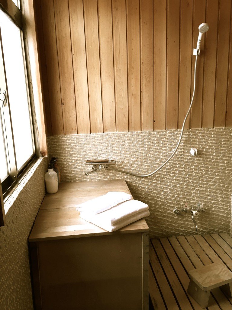 2101-Suite-shower